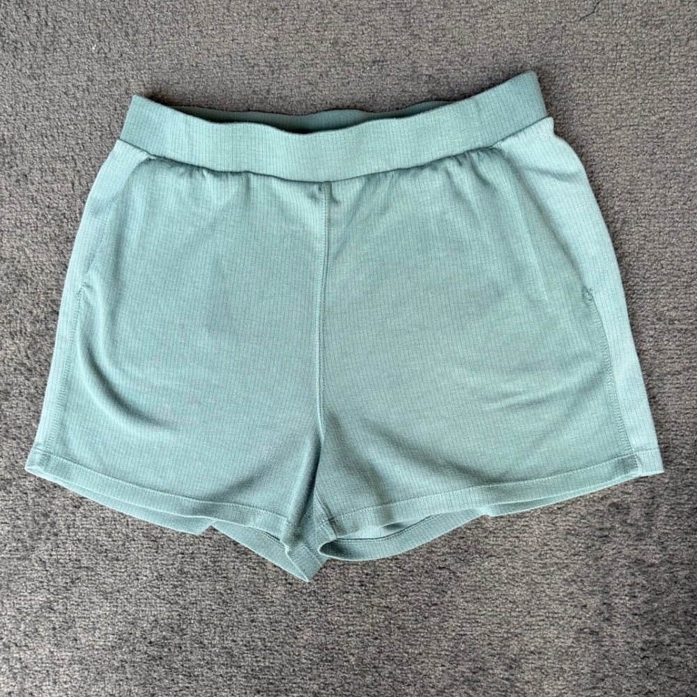 Danskin Womens Sage Green Ribbed Knit Lounge Shorts Size Medium Elastic Waist
